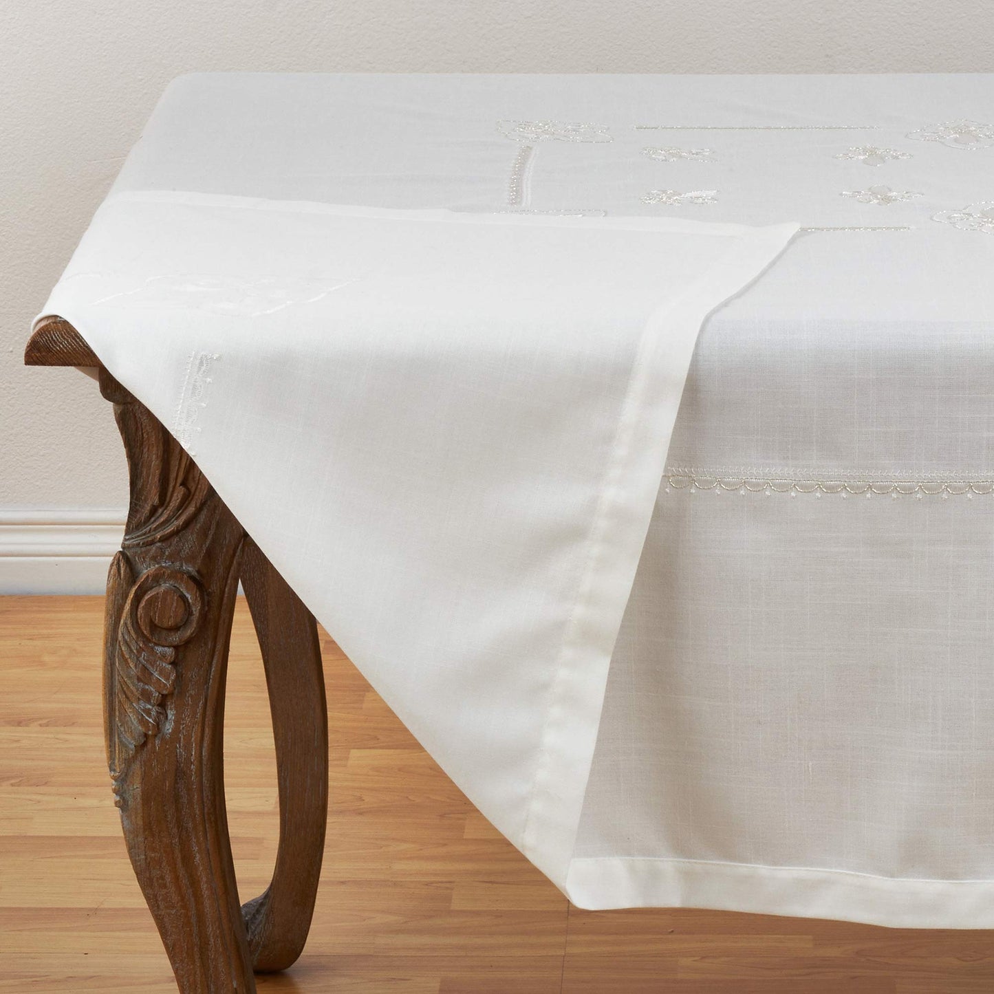 Fennco Styles Fabia Collection Elegant Embroidered Fleur de Lis Linen Table Linens – Table Linens for Dinner Party, Banquest, Special Events and Home Décor