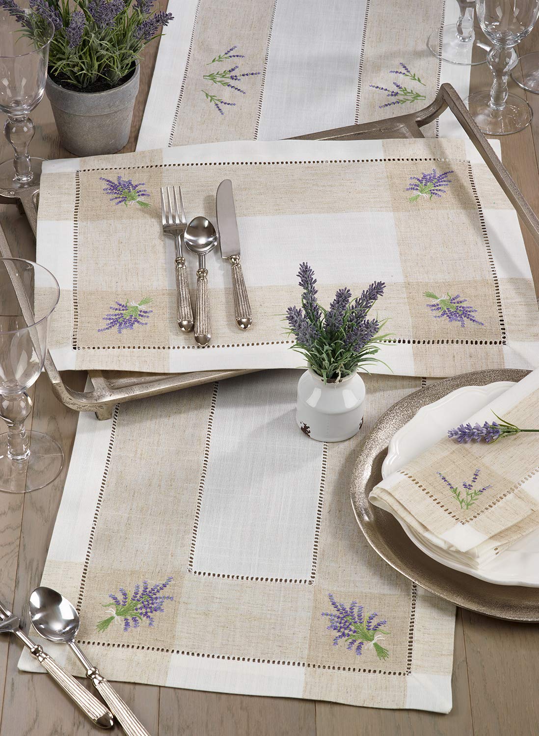 Fennco Styles Hommage Brodé Collection Cottage Embroidery Hemstitch Border Placemats