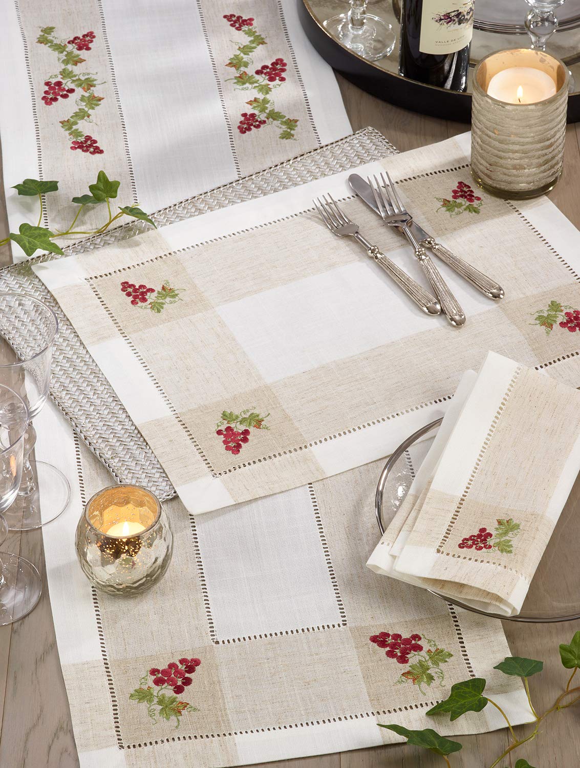 Fennco Styles Hommage Brodé Collection Cottage Embroidery Hemstitch Border Placemats