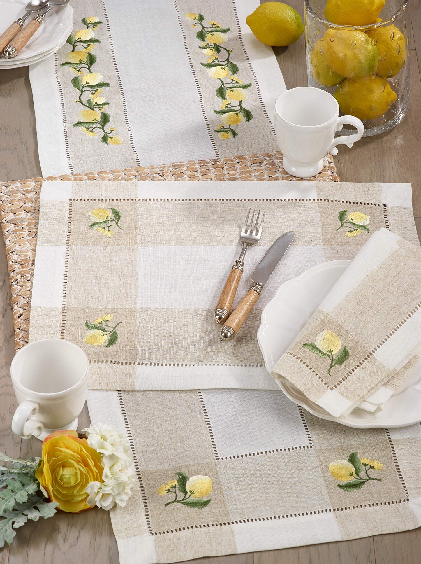 Fennco Styles Hommage Brodé Collection Cottage Embroidery Hemstitch Border Placemats