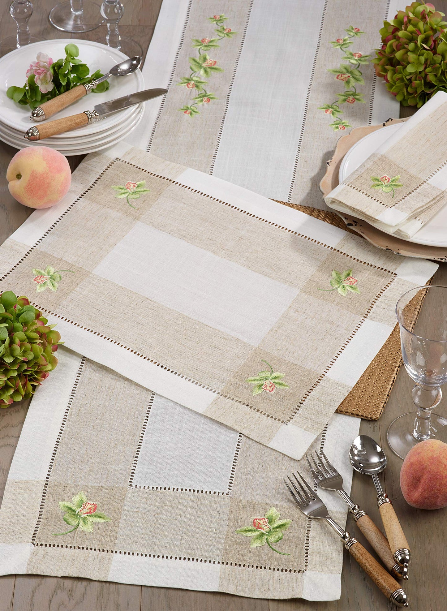 Fennco Styles Hommage Brodé Collection Cottage Embroidery Hemstitch Border Placemats